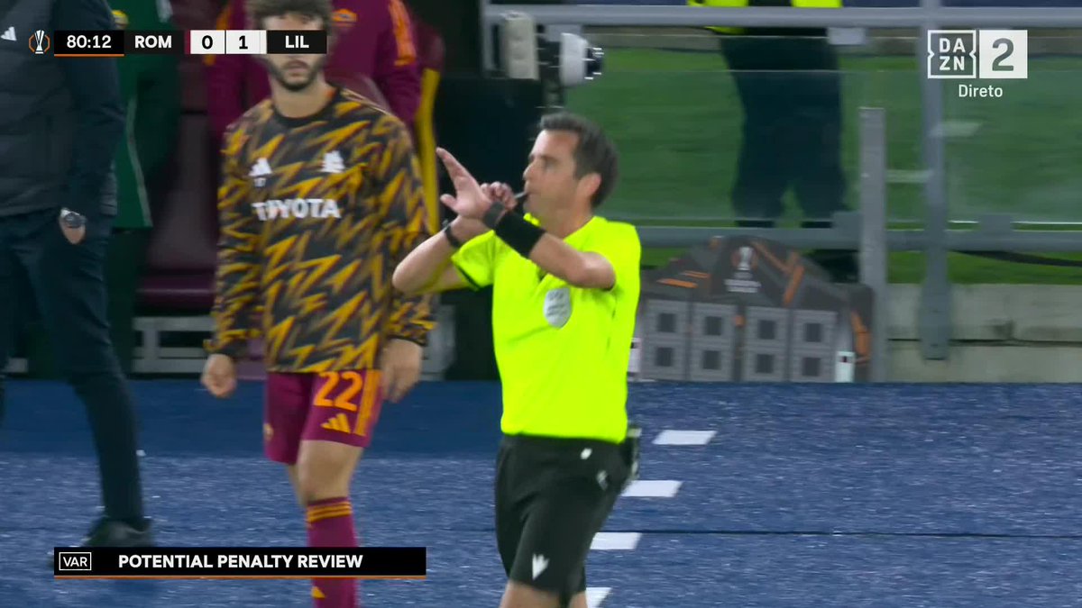 INCRÍVEL! O guarda-redes do Lille, Berke Özer, defendeu TRÊS penáltis seguidos 🤯