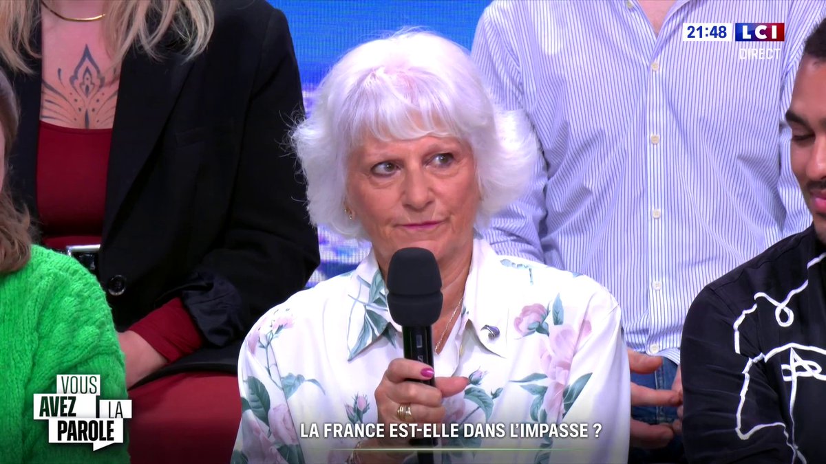 ▶Vous avez la parole : la France dans l'impasse ? "Je gagne 1047 euros en retraite. Et pour arrondir les fins de mois, je suis surveillante d'examen. Il faudrait arrêter de nous taxer. Je paie des impôts sur ce que je touche, c'est pas normal. " Anne-Marie, retraitée sur LCI