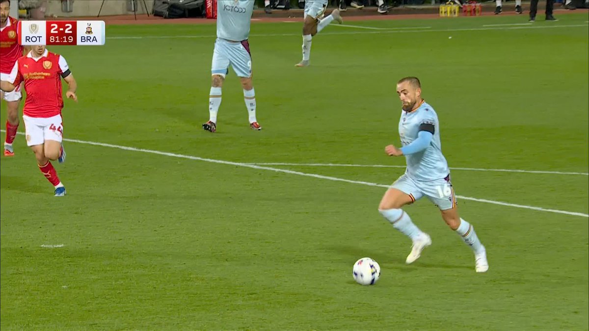 From 2-0 down the league leaders are level! What a comeback! 😲