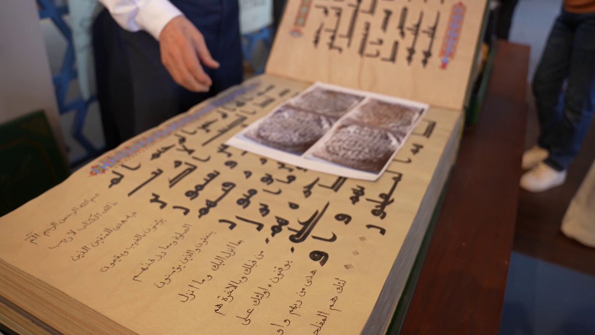 مخطوطات بعمر 100 سنة في جناح الضيف بـ #معرض_الرياض_الدولي_للكتاب_2025 عبر مراسل #الإخبارية مجد السنيدي