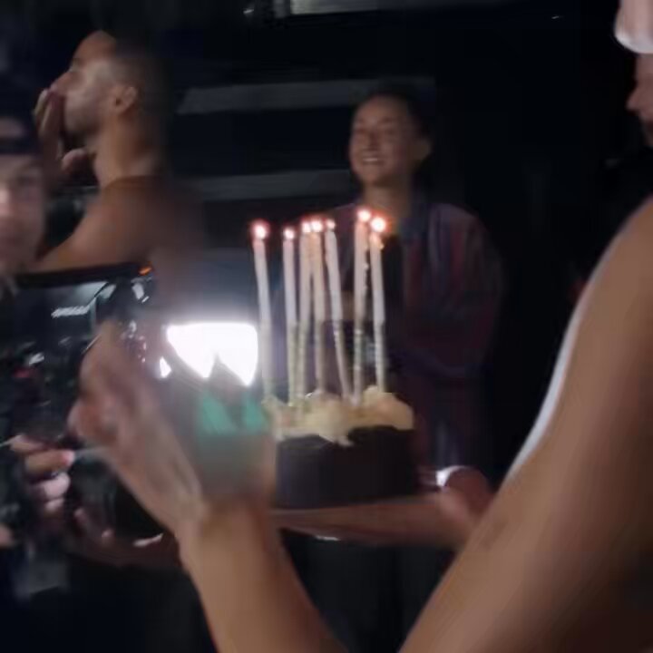 FOFA! Dua Lipa comemorou ontem o aniversário da sua dançarina Demi Rox, antes do show em Dallas.