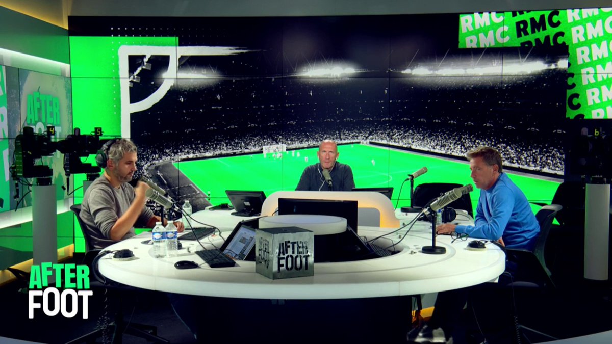 🎙 Daniel Riolo : "Quand on sait où en était l'OL il y a 2 mois... Je suis épaté et satisfait de ce que je vois de Lyon. On a découvert quelque chose ce soir, ils peuvent se passer de pas mal de joueurs, en mettre d'autres, et ça fonctionne."