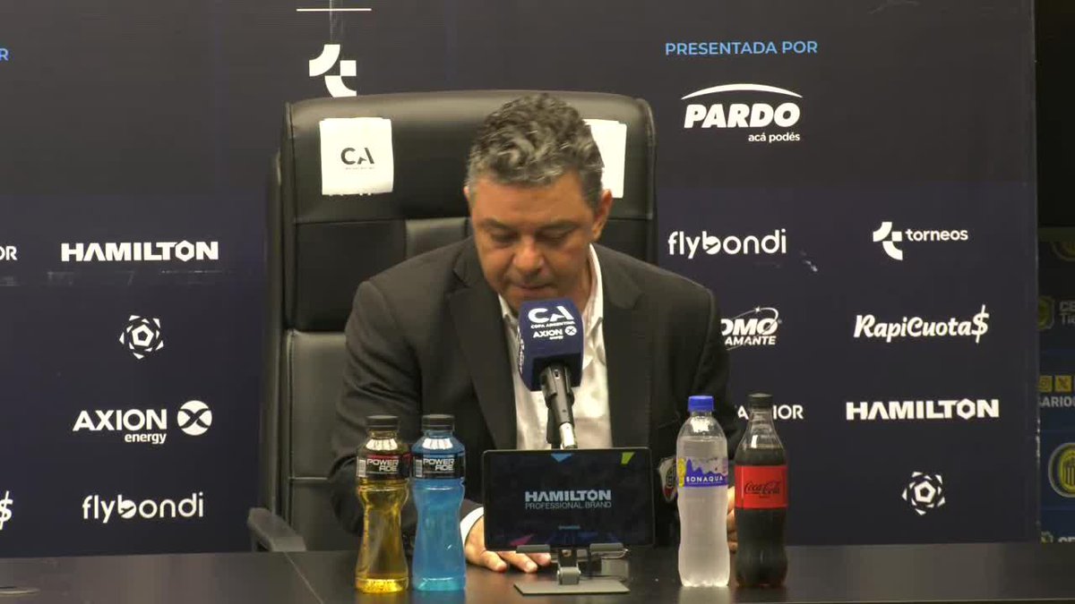 "DESPUÉS DE HOY DISFRUTAR UN POQUITO, PORQUE HAY QUE DISFRUTAR TAMBIÉN... ¿NO?" 🕶️ Marcelo Gallardo cerró su conferencia de prensa con altura