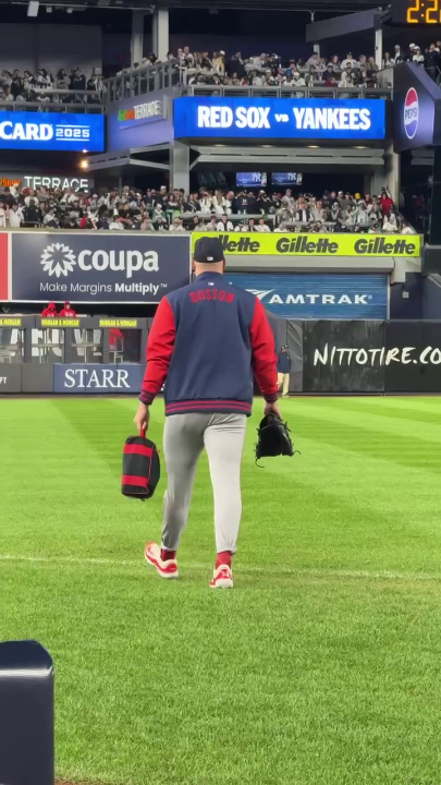 Red Sox ace Garrett Crochet heading to the bullpen for a possible relief appearance in Game 3 🚨 He threw a career-high 117 pitches in Game 1 on Tuesday.