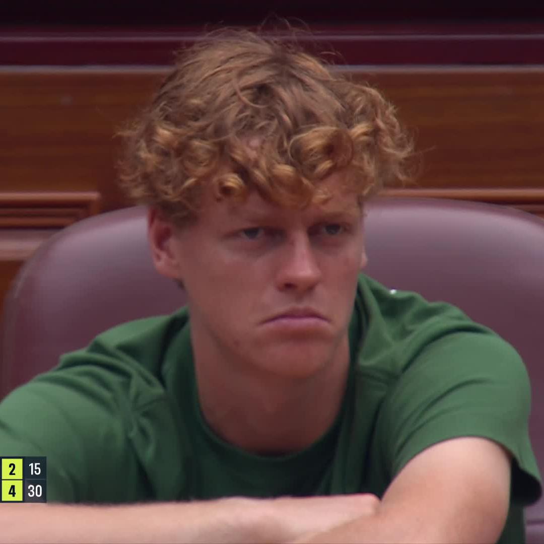 Jannik Sinner’s reaction to a fantastic shot from David Goffin against Ben Shelton in Shanghai. Defending champion appreciating good tennis. 🦊