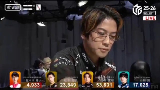 #Mリーグ 2025-26試合ダイジェスト📹 東2局1本場、#浅井堂岐 選手の跳満ツモ! リードする堂岐選手が🀛🀞待ちリーチ! しかし寿人選手が🀚待ちで応戦! 熾烈なめくりあいとなるも結果は堂岐選手が ドラ🀛ツモ! 裏ドラ2枚の3000・6000で更にリードを広げる! 👇今すぐ無料視聴