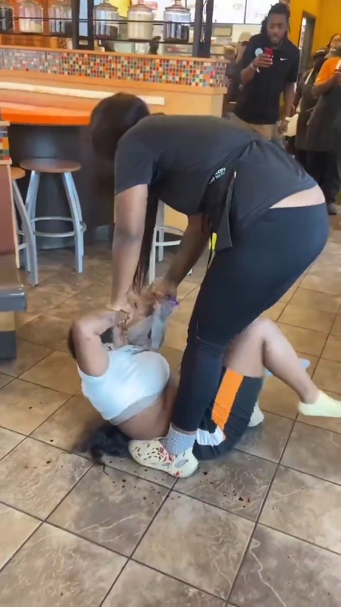 She brought the knife and still got beat under the table 😂😂
