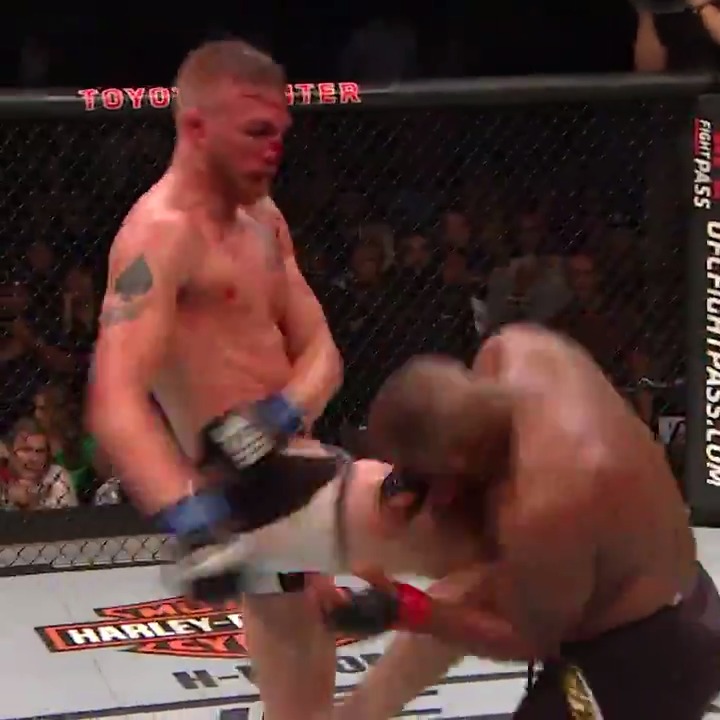 10 years ago, one of the most underrated title fights in UFC history happened ☄️