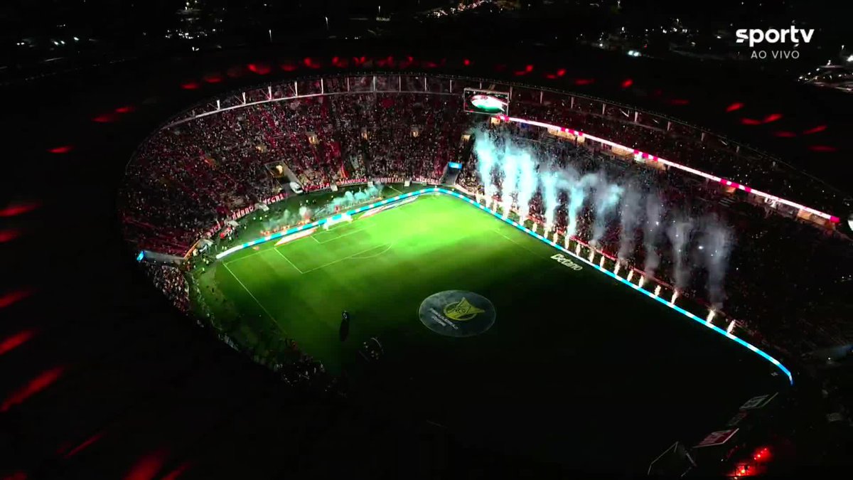 Eu já falei e repito: querem matar o futebol brasileiro. Cada vez mais estamos indo pra longe da estética sul-americana de torcida e indo pra MLS, pq nem a Europa tem isso. Fumacinha atrás do gol pra mim é o cúmulo, já falei aqui, coisa RIDÍCULA.