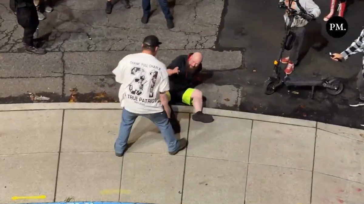 Fight reportedly between leftist protester (yellow shorts) and non lefty in Portland yesterday outside of an ICE facility. I recommend putting your phone away if you're going to get into a street fight. I also recommend not getting into street fights. Fight accordingly... 📸: Post Millenial #CityLife #portland #portlandia #ICE #police #crime #fight #urban #democrats