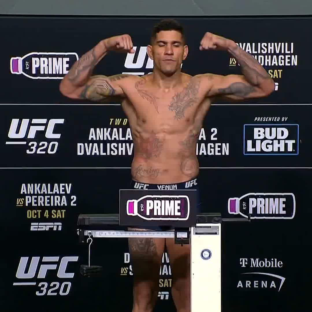 Ready to go get his belt back! 👀 Alex "Poatan" Pereira weighs in at 204.5 lbs to make this title fight OFFICIAL! [ #UFC320 | LIVE TOMORROW 10pmET on @ESPN PPV ]