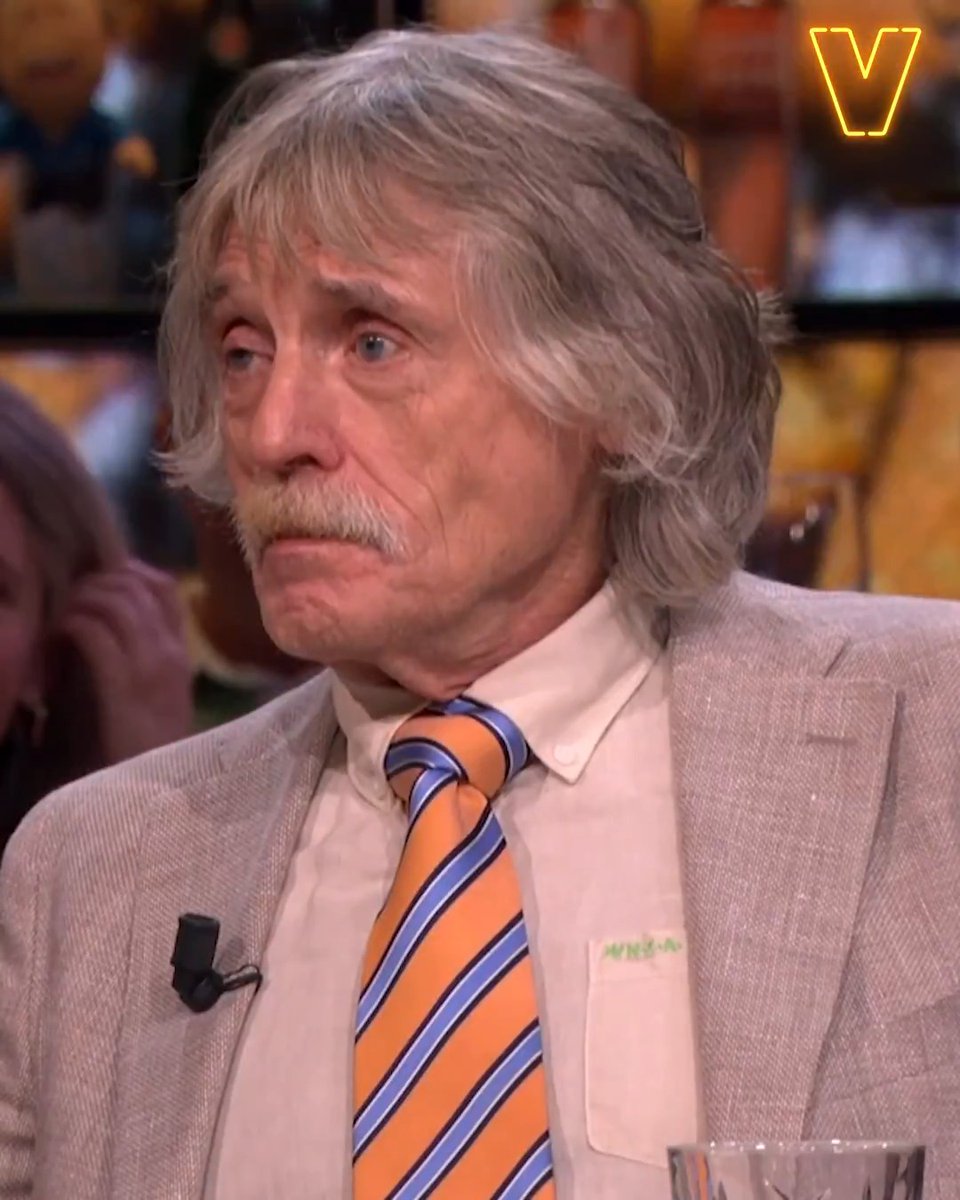 Johan Derksen moest zich legitimeren bij de sigarenboer: 'Hij wilde zeker weten dat ik 18 jaar of ouder ben...' 🤣🤣 #vandaaginside