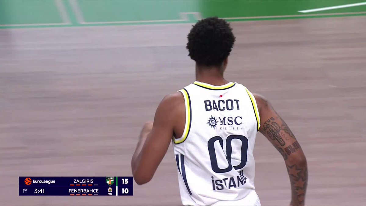 Tarık Biberovic tepeden isabeti buluyor 🏀