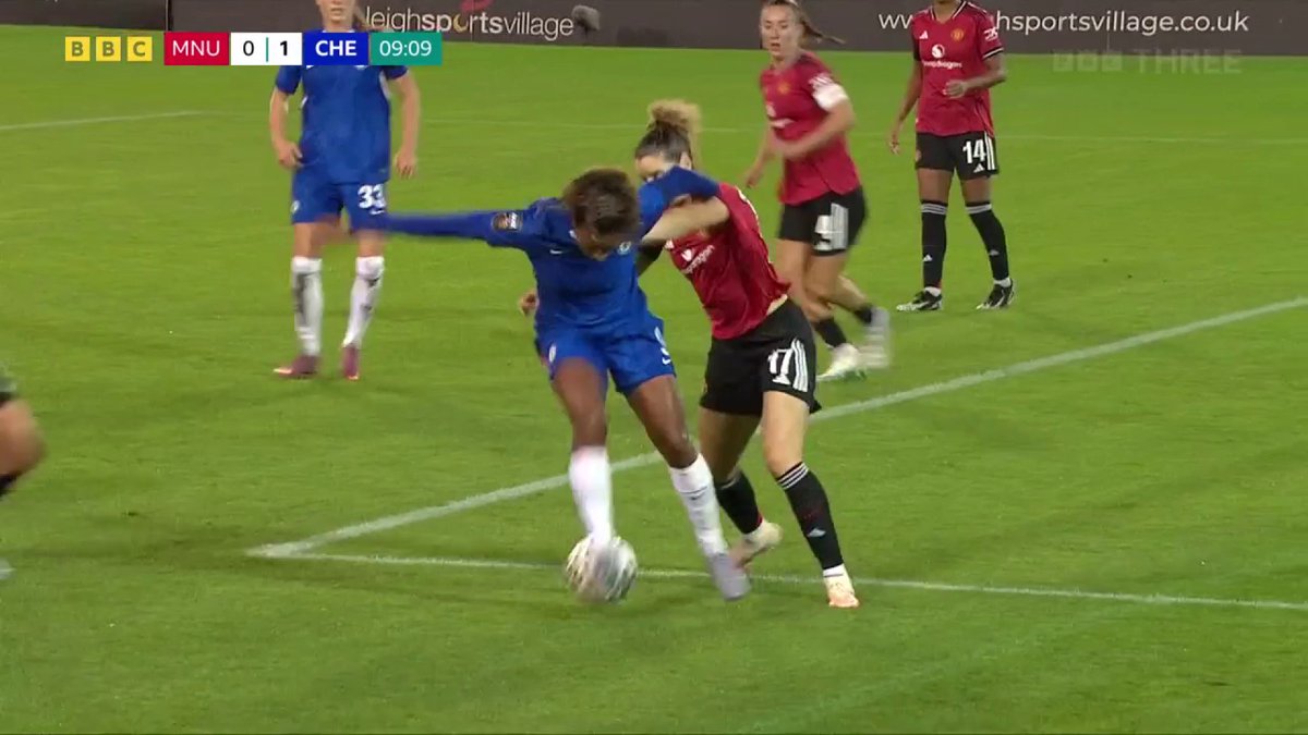 That back heel assist! 🤩 Catarina Macario's quick thinking teed up Wieke Kaptein to put WSL champions Chelsea ahead at Man Utd. Watch live on BBC iPlayer and BBC Three. #BBCWSL