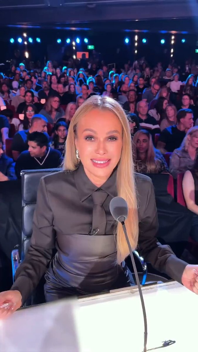 The first Golden Buzzer of #BGT Series 19 has been pressed by AMANDA HOLDEN! But who for? 👀🌟