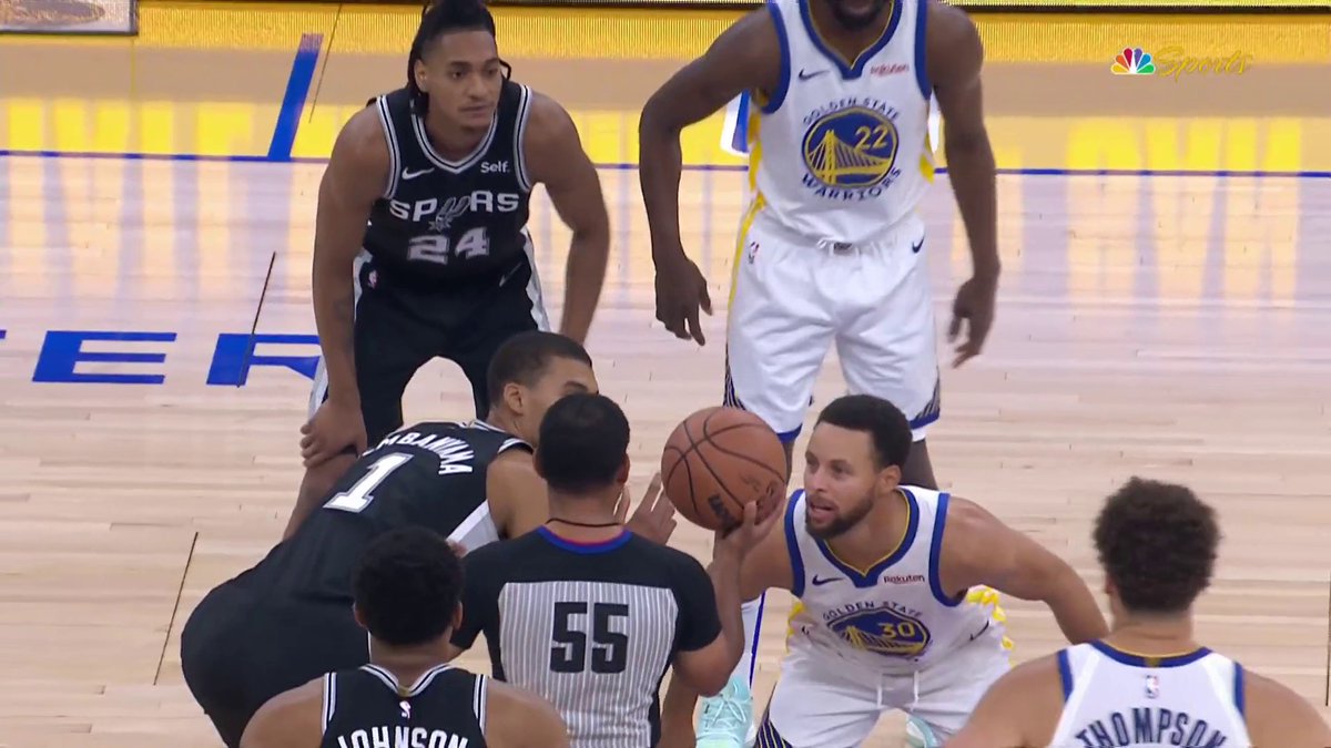 Cuando Stephen Curry decidió hacer el salto inicial contra Wembanyama 😂