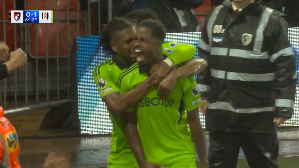 Ryan Sessegnon gives Fulham the lead at the Vitality Stadium! 💢