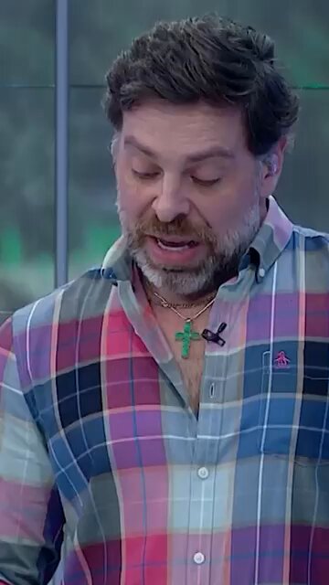 Creo que Neme es el único animador de TV que se ha referido a la desaparición de Julia Chuñil y hace hincapié que hoy día hay tres mujeres desaparecidas, La concejala , la señora Elcira y Julia Chuñil, también realiza una crítica a la poca cobertura los medios tradicionales de la desaparición y muerte de Julia Chuñil.