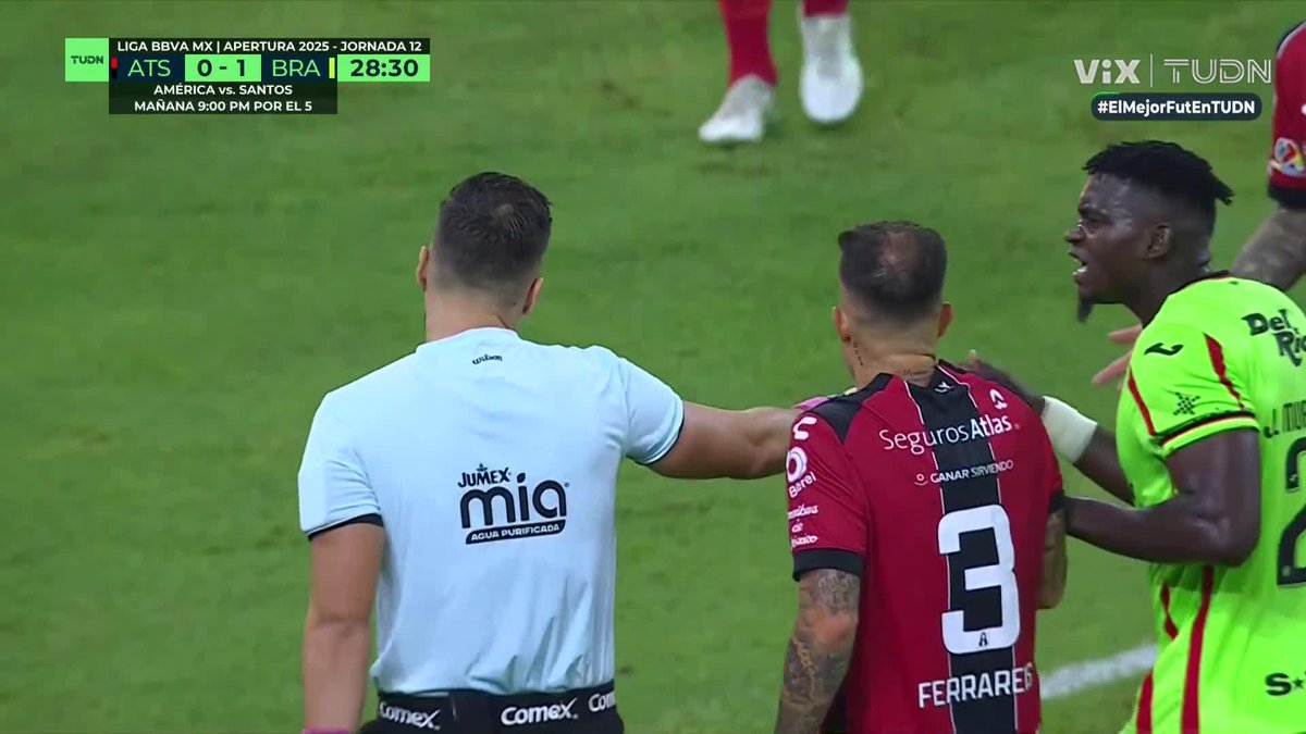 ¡Minutos de locura! Osote de Pizarro, penalote al Atlas, gol inmediato y el cobro del penal 🤯😳 #LigaMx #ElMejorFutEnTUDN 📲📺¡Disfruta de lo mejor de la Liga MX en VIX! 🟠