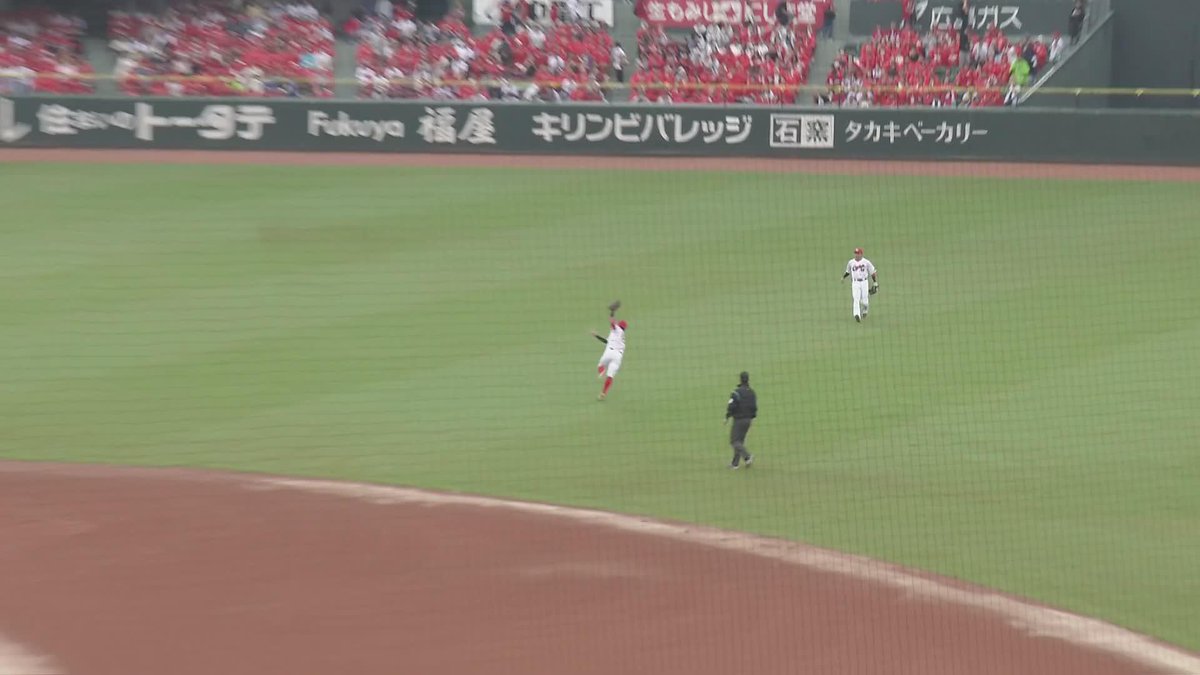 ◤￣￣￣￣￣￣￣￣￣￣￣￣￣￣￣￣￣￣ ⚾2025/10/4 🎏カープ🆚スワローズ 1回表 #菊池涼介 ファーストプレイから魅せる💪🔥 ナイスプレーでファーストアウト✨ 🔴0-0 #カープ #carp 🔽YouTubeはこちら👇 ＿＿＿＿＿＿＿＿＿＿＿＿＿＿＿＿＿＿◢
