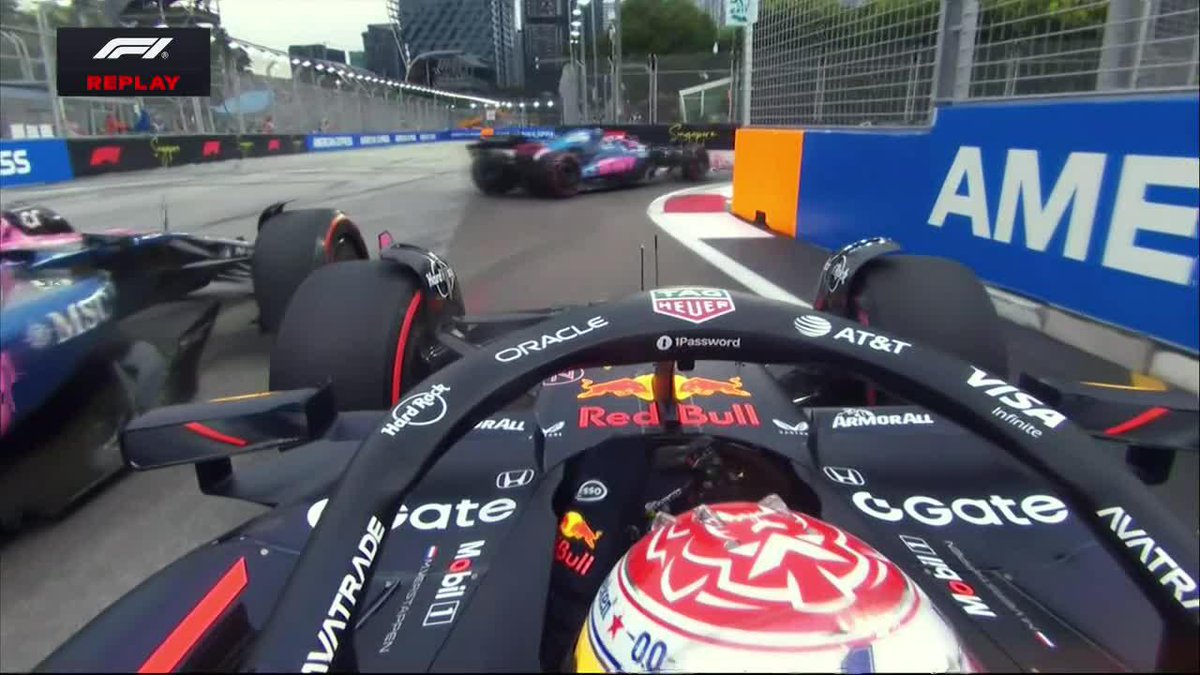 ¡CUIDADO CON MAX, FRANCO! Colapinto quiso dejar pasar a Gasly pero en el intento encerró a Verstappen en la pista. 📺 #SingaporeGP | Toda la temporada de #F1 por #DisneyPlus Plan Premium