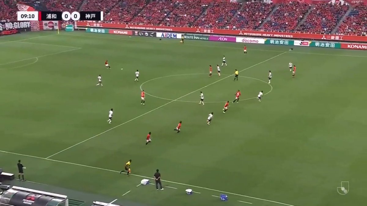 J1リーグ初スタメンの #根本健太 が積極的なフィードでスタジアムを沸かせる👏👏👏 #UrawaRedDiamonds #urawareds #浦和レッズ #matchplayback #WeareREDS #Jリーグ #サッカー