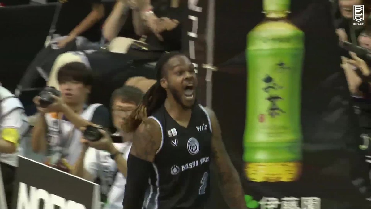 ダンクキングが豪快なプレーで会場を盛り上げる🔥 鹿児島#23 ゲインズジュニアのウィンドミルダンクが炸裂! AJ Gaines 鹿児島レブナイズ 📡バスケットLIVEで見逃し視聴 #Bリーグ #りそなグループ