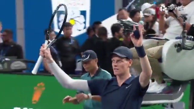 Champion’s start ✨ Jannik Sinner kickstarts his title defense with a 6-3 6-3 defeat of Altmaier. Rolex Shanghai Masters | #RolexShanghaiMasters