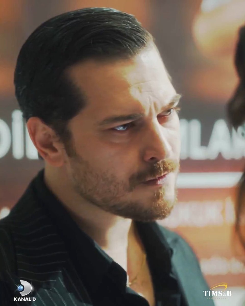 Etkileyici ve farkında! 😎🔥 #EşrefRüya yeni bölümüyle çarşamba 20.00’de #KanalD’de, tv yayınından hemen sonra ise Amazon Prime’da sizlerle. @kanald @timsandb