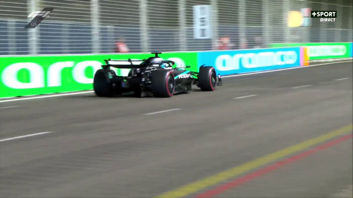 RUSSELL EN POLE À SINGAPOUR ⚡️ Le pilote Mercedes sort deux tours fantastiques en Q3 et devance Verstappen ! Piastri est 3e, Norris 5e, devant les deux Ferrari. Isack Hadjar 8e ! 🇸🇬#SingaporeGP #F1