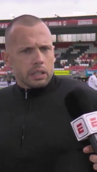 John Heitinga vindt de kritiek op hem 'soms wel te ver gaan'. "Het komt ook bij je gezin binnen. Ik heb jonge kinderen..." #spaaja