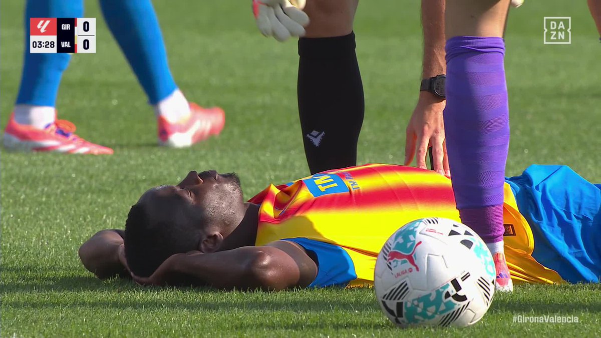 🚨 Diakhaby se retira lesionado muscularmente en los primeros minutos del partido