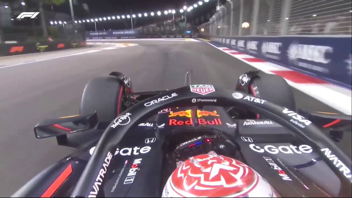 Voici l'incident dont se plaint Verstappen 👀 Le Néerlandais estime que Norris l'a gêné sur la fin de son dernier tour de Q3. #SingaporeGP #F1