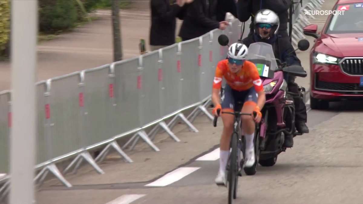 MÁS QUE UN EUROPEO. Demi Vollering vuelve a sonreír y se proclama campeona de Europa con una de sus mayores exhibiciones. Otro buen resultado de Mavi García (7ª). 📺🚴♀️ Lo has visto en Eurosport.es y HBO Max España. #EuroRoad25