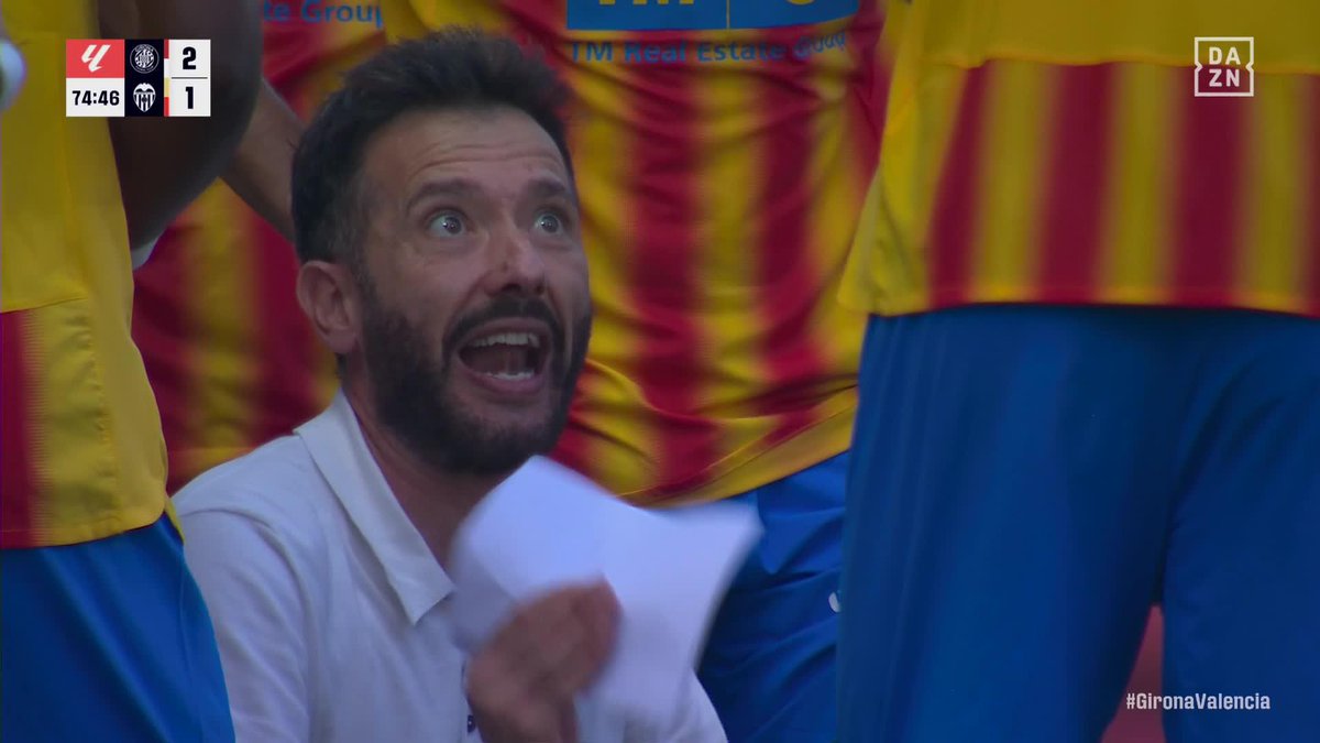 CORBERÁN DEJÁNDOSE LA VOZ PARA ENCENDER A LOS JUGADORES DEL VALENCIA 🔊 #LALIGAenDAZN ⚽️