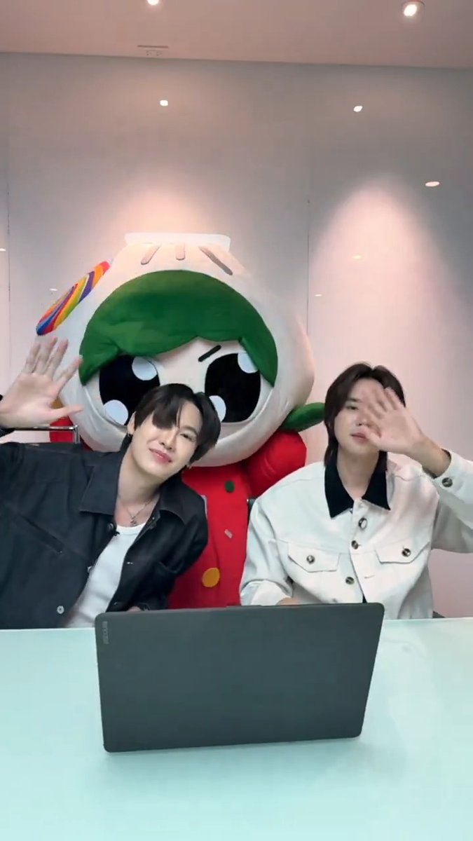 REACTION #RevampSeriesEP7 เสิร์ฟหวานแบบฉ่ำๆ ไปเลยอีพีนี้ 🫠☺️ “REVAMP THE UNDEAD STORY”🪞🕯️ ทุกวันเสาร์ เวลา 20:30 น. ทางช่อง GMM25 และดูออนไลน์ เวลา 21:30 น. บนแอป iQIYI และเว็บ ที่เดียวเท่านั้น #RevampSeries #GMMTV