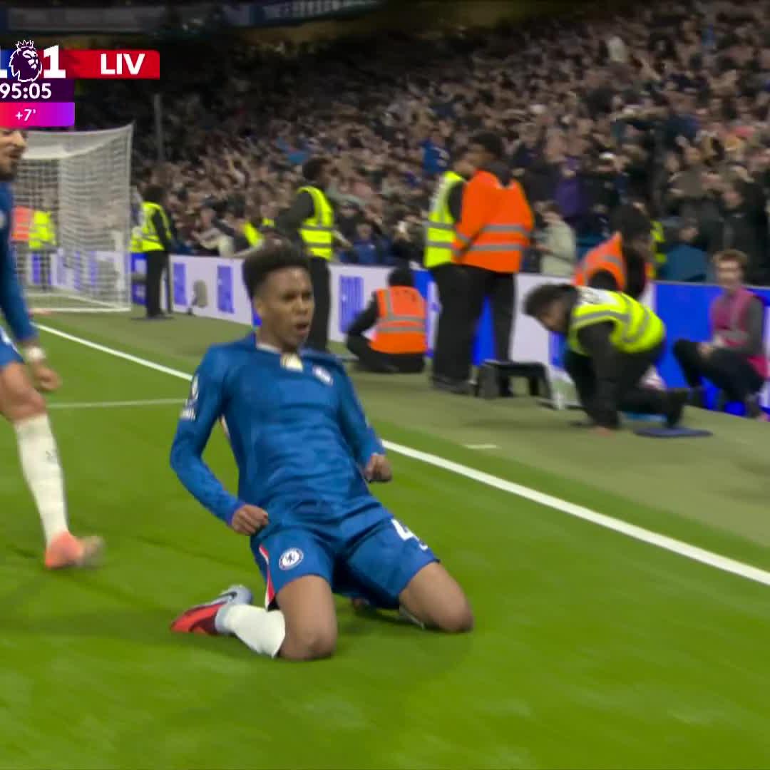 The boy from Brazil wins it in stoppage time 🤩🔵 #SSFootball | #CHELIV