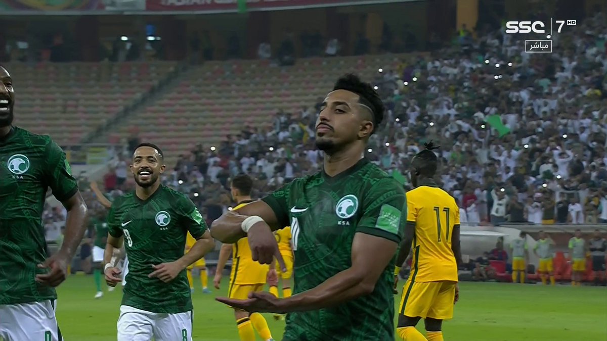 هدف حسم التاهل للمونديال على ظهر العراق من الاسطوره ورجل الحسم الاول ورجل المهمات الصعبه سالم الدوسري وندعسهم وناخذ يونس محمود رايح جاي ويخلطهم سالم بين 60 ألف مشجع بالجوهره اهخخخخ والله شريت هذا السيناريو يابشر 💚💚😨😨