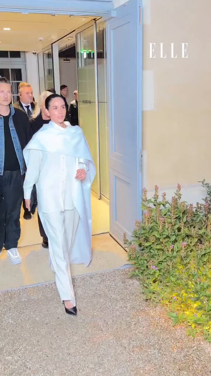 This outfit 🤩 🤌🏻✨ #ParisFashionWeek