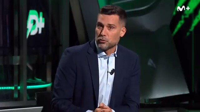 😅 Hoy ponemos el autobús... 📺 #DeportePlus en Movistar Plus+ (dial 7). iñaki aguirregabiria Miguel Ángel Moyá Juan Pablo Sorin Rafa Alkorta