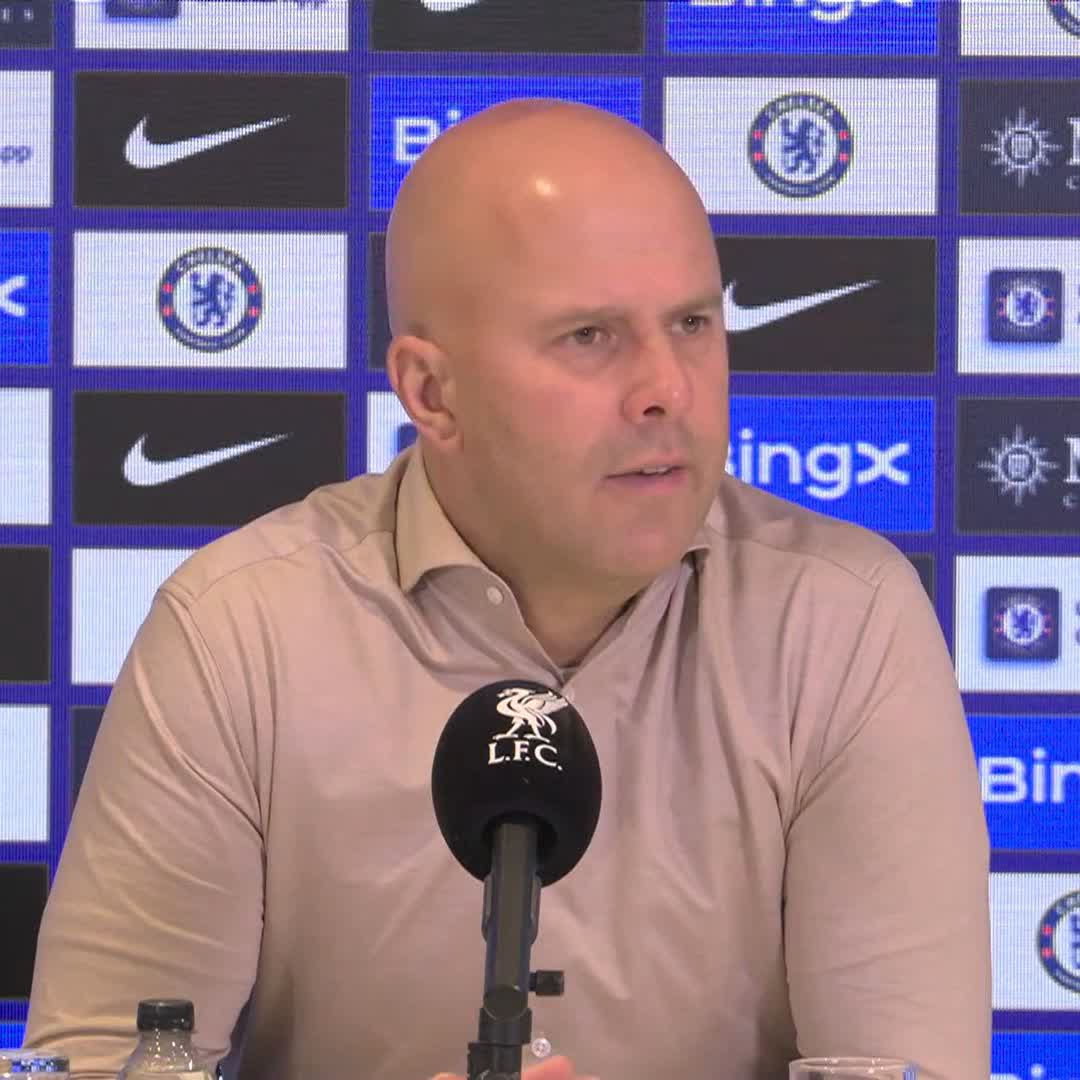 "This week in the Champions League that was a penalty. In the Premier League, there are different standards." Arne Slot on Alexander Isak's penalty appeal 🗣️