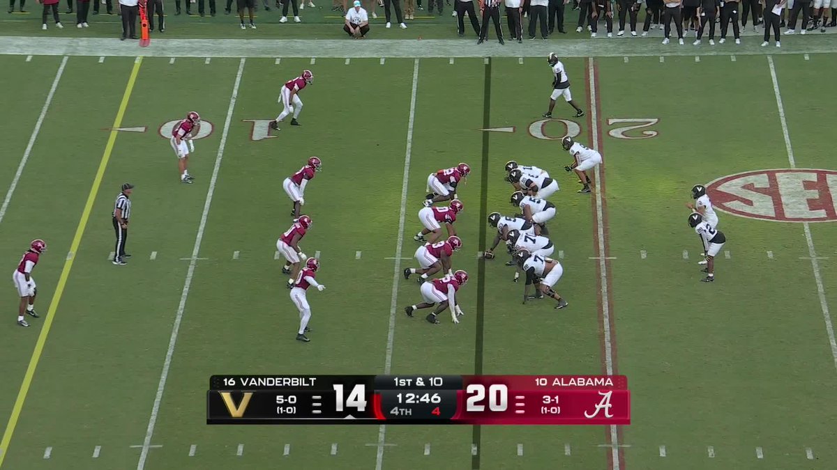 BAMA PICKS OFF DIEGO PAVIA IN THE FOURTH 👀