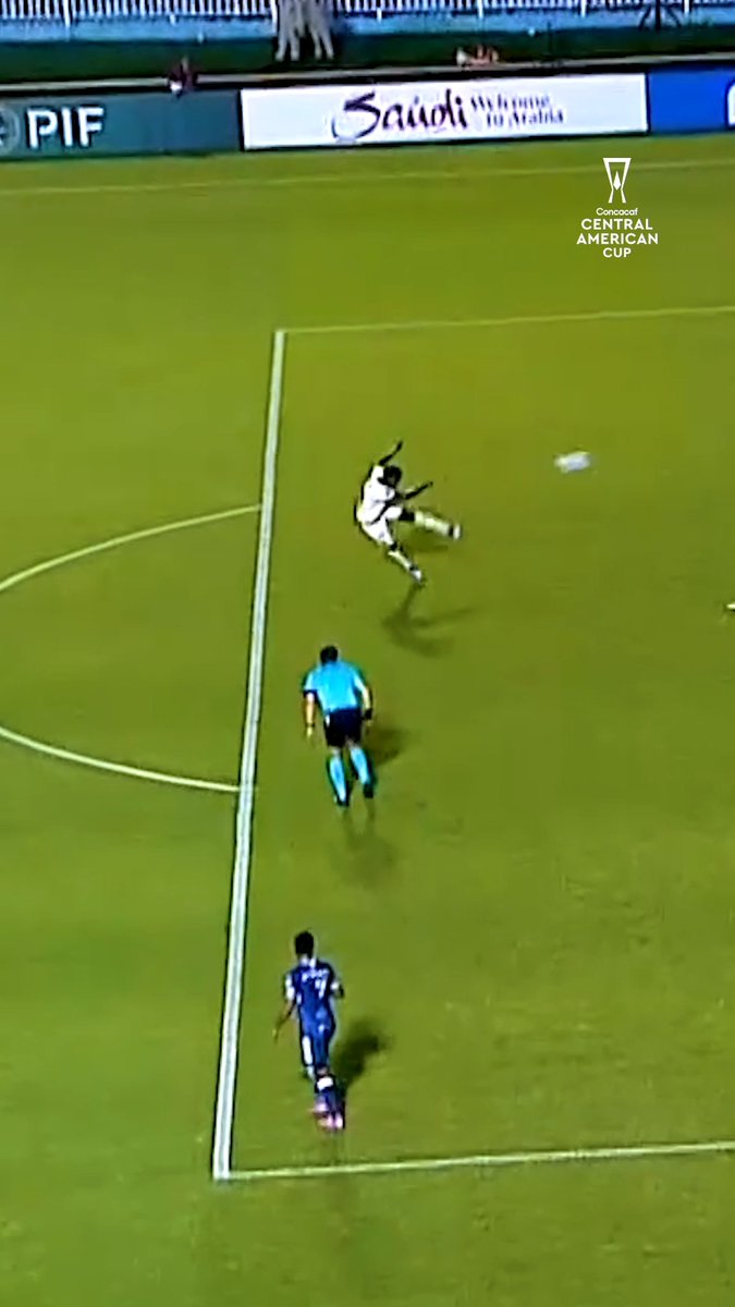Golazo de volea con el sello Campbell ☄️👏