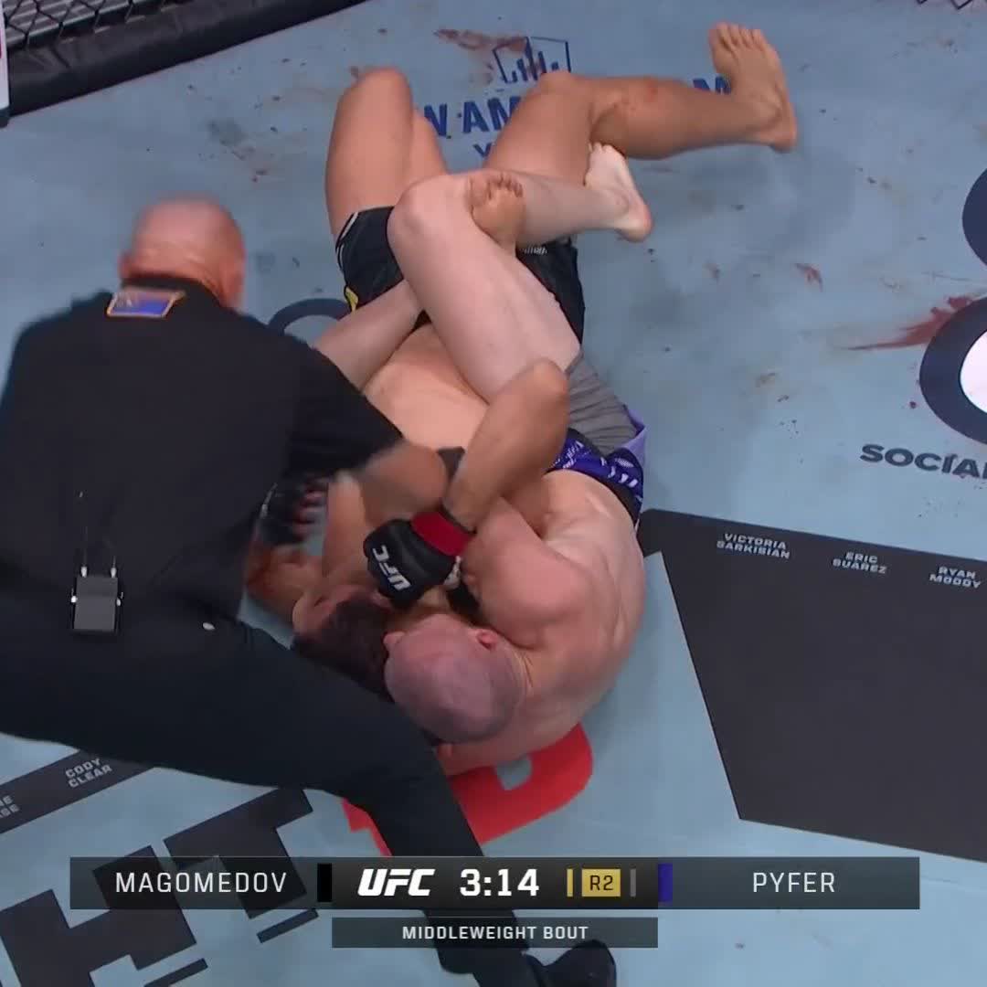 HIS HANDS LEAD TO THE SUBMISSION 😮‍💨 Bodybagz_Pyfer sinks in the rear naked choke to extend his win streak to 3! [ #UFC320 | LIVE NOW on ESPN PPV ]