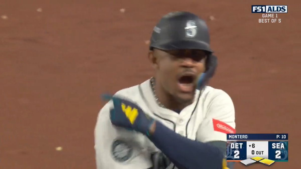 Julio Rodríguez ties things up!