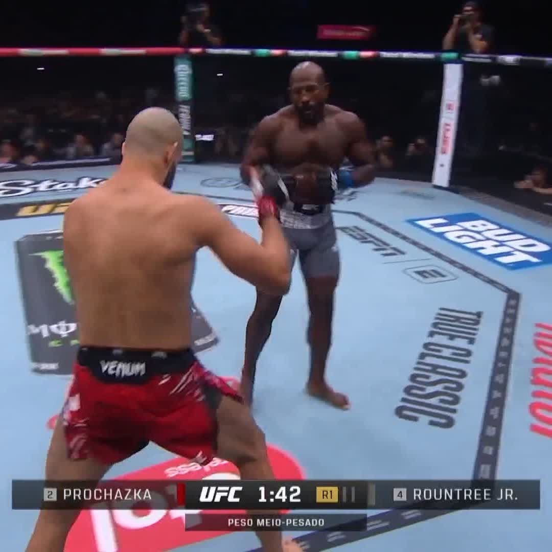Toma lá da cá... Que luta. #UFC #UFCBR #UFC320 #Poatan