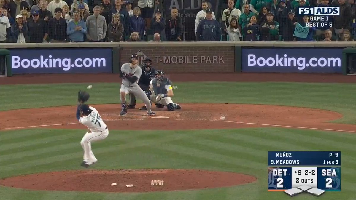 ANDRÉS MUÑOZ CAUGHT IT! 😱 #ALDS