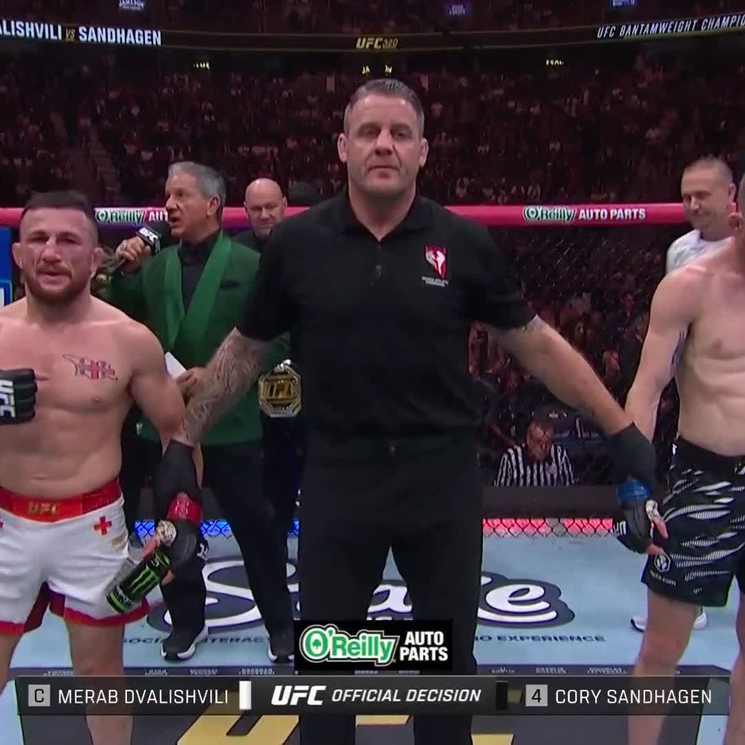 🏆Şampiyon Merab Dvalishvili kemerini korumayı başarıyor! 🇬🇪Merab, Cory Sandhagen karşısında ortak kararla (49-45, 49-45, 49-46) kazanıyor! #UFC320