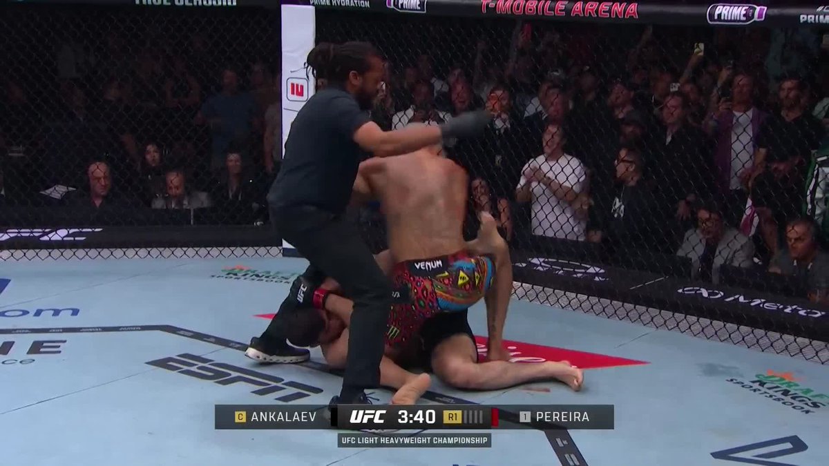 IT'S REVENGE FOR POATAN 🗿 🏆 #UFC320 Alex "Poatan" Pereira WITH THE RD 1 KNOCKOUT!