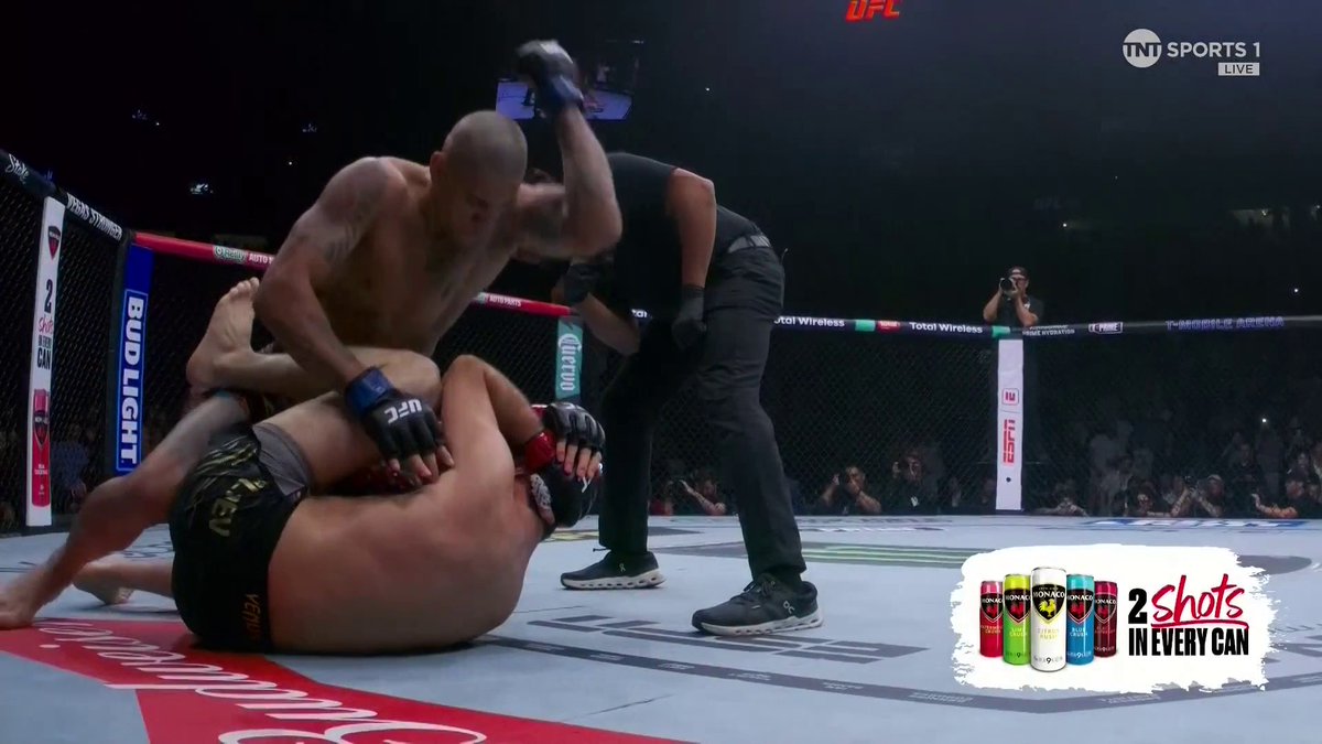 ALEX GETS IT DONE IN ONE!!! 🏹 🏆 🔥 #UFC320 | LIVE on TNT Sports &amp; discovery+